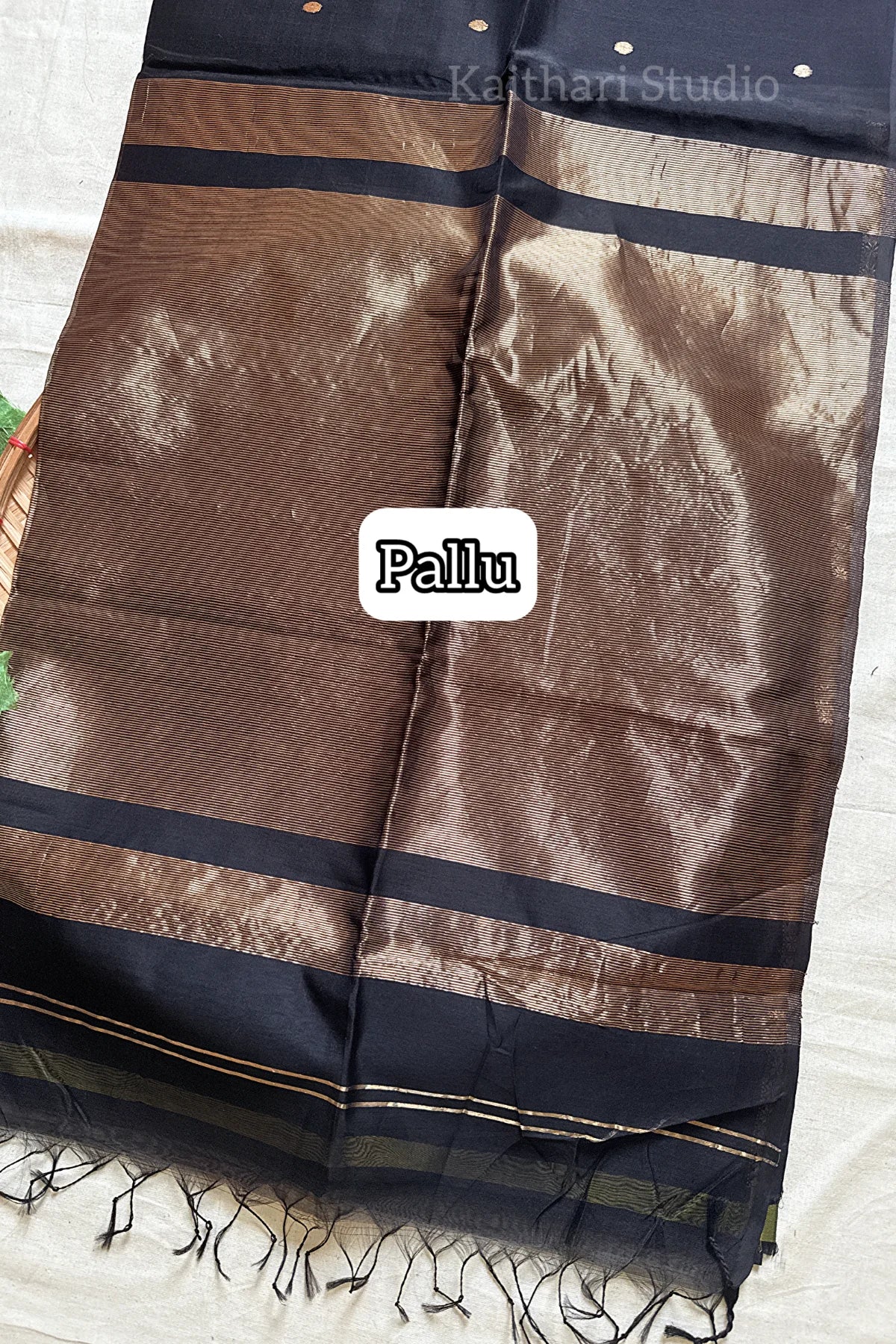 Nayanthra Inspired Borderless Maheshwari Silk Cotton Saree - Black KS128