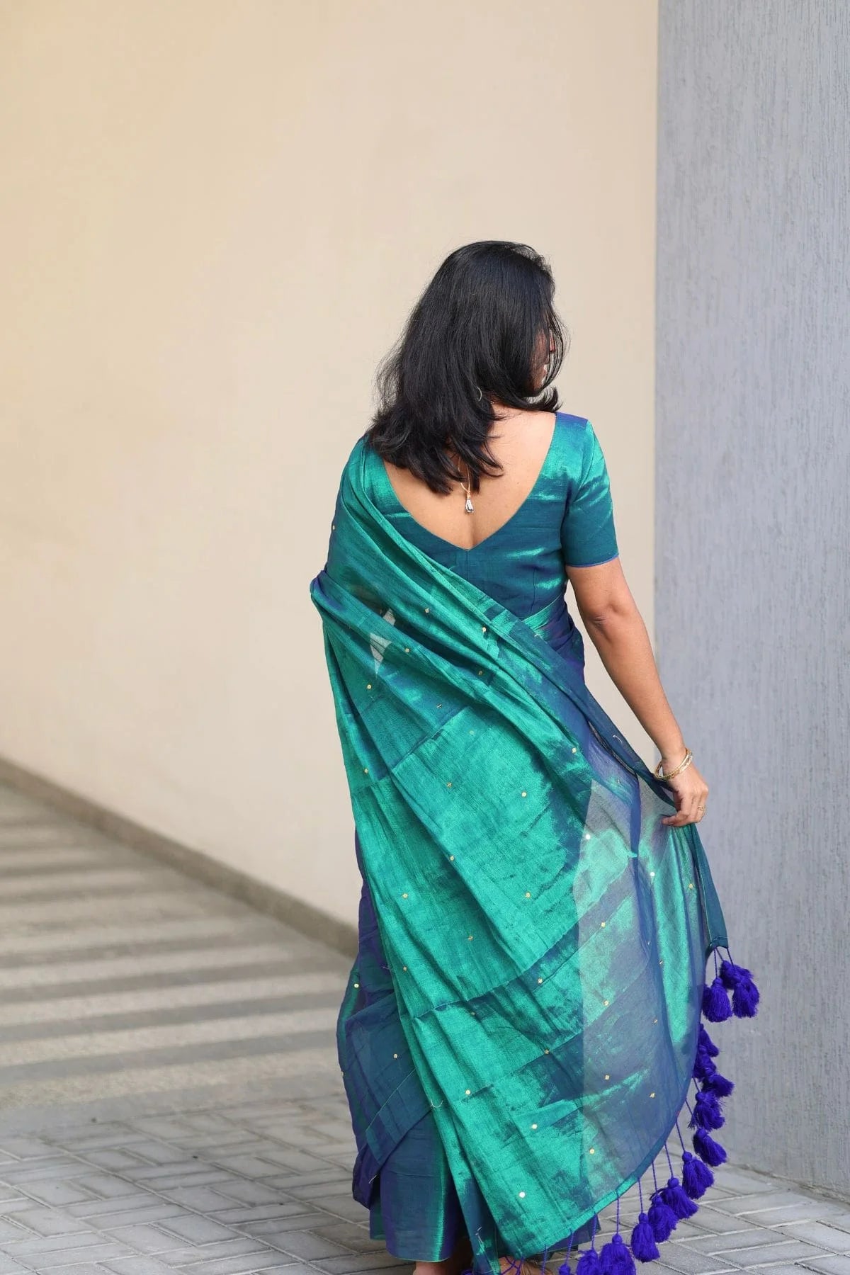 Premium Quality Tissue Saree - Peacock Green - KS074