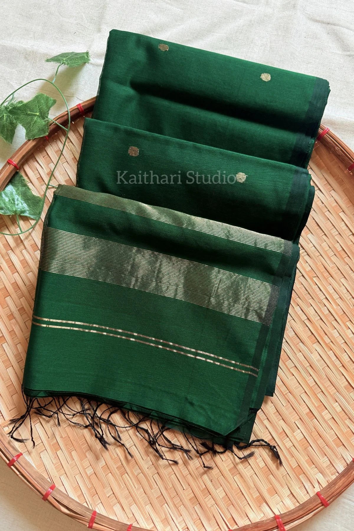Nayanthra Inspired Borderless Maheshwari Silk Cotton Saree – Dark Green KS126