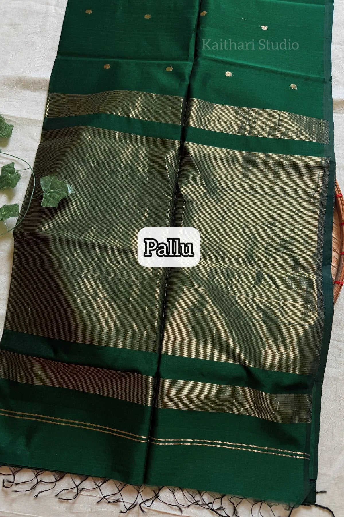 Nayanthra Inspired Borderless Maheshwari Silk Cotton Saree – Dark Green KS126