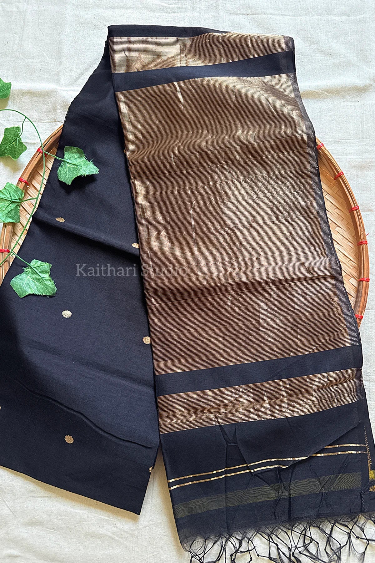 Nayanthra Inspired Borderless Maheshwari Silk Cotton Saree - Black KS128