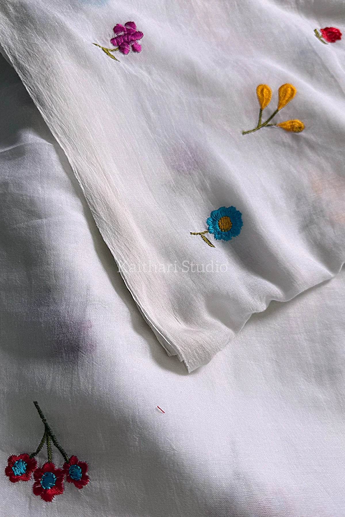 Multicolor Embroidery Mul Cotton Saree - White- KS042